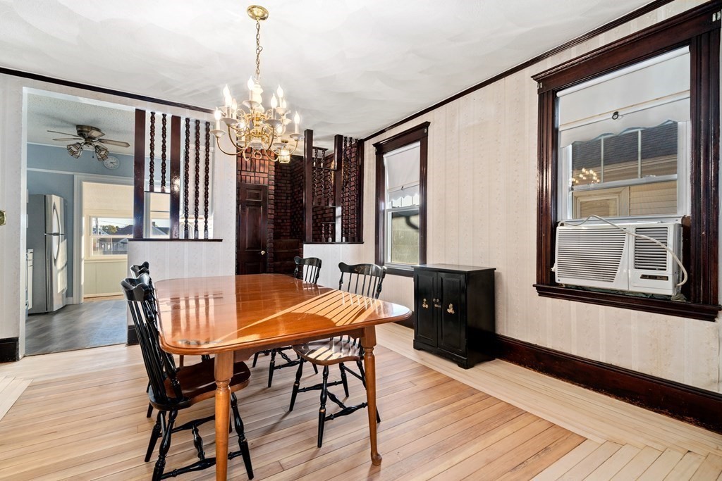 14 Windsor Rd, Medford