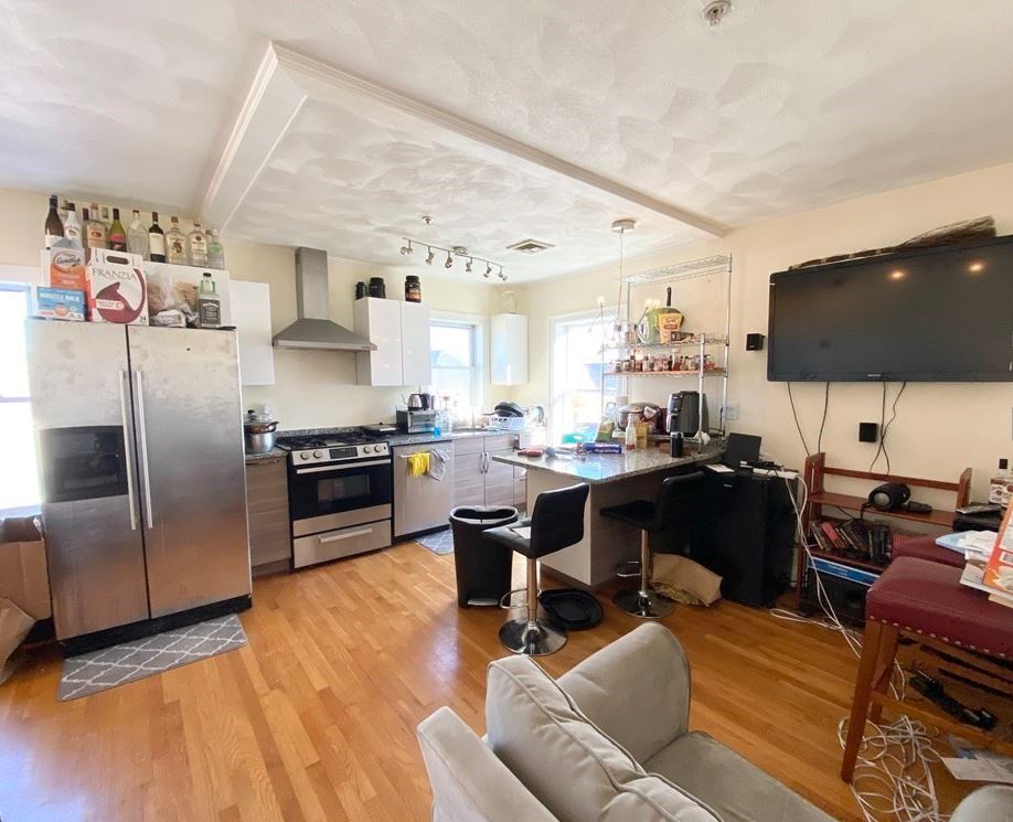 128 Hillside St, Mission Hill