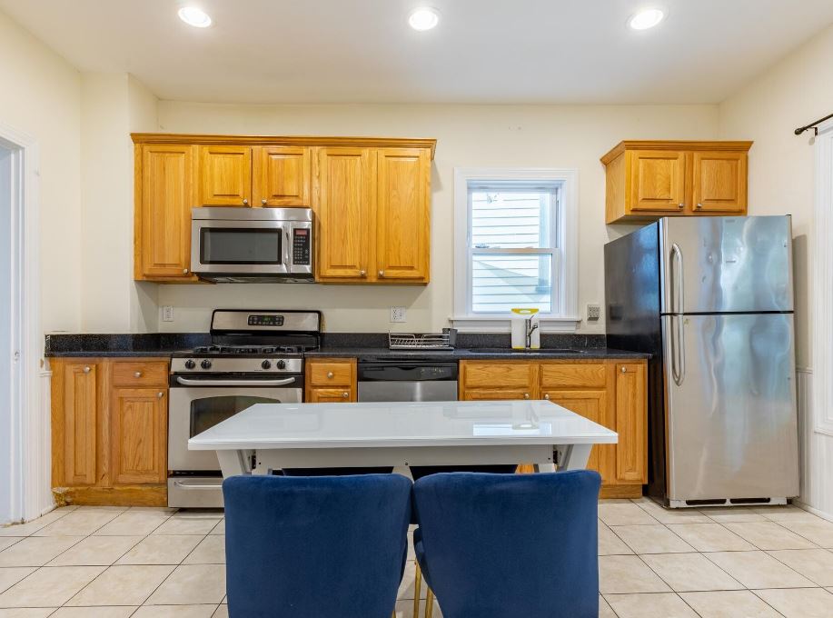 61 Hillside St, Fenway