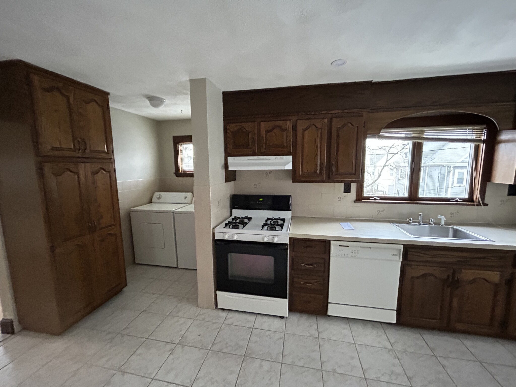 86 Medford St, Medford