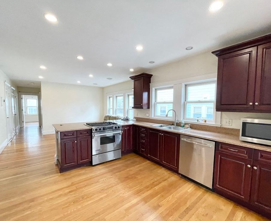 15 Sunset St, Mission Hill