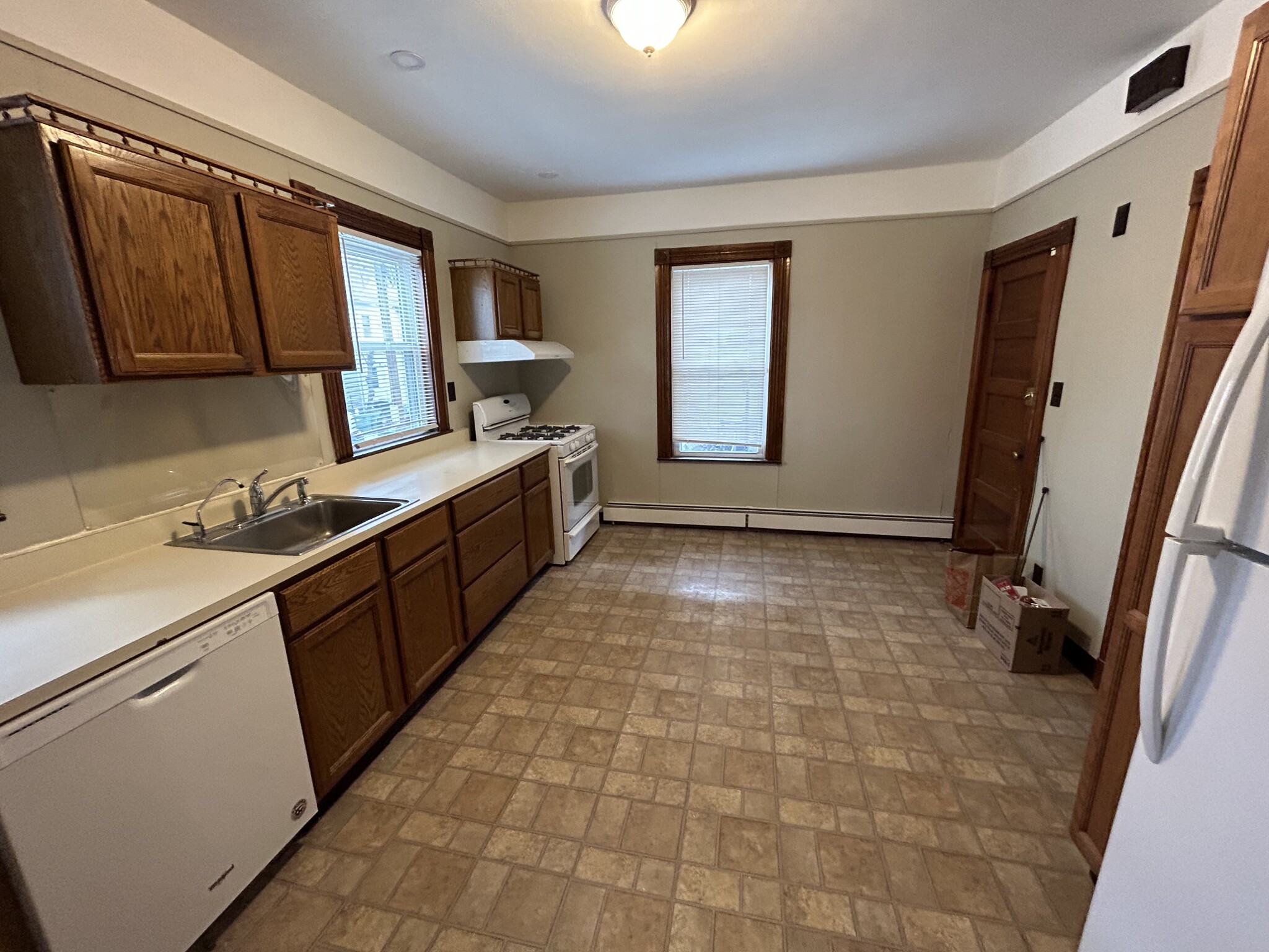 86 Medford St, Medford