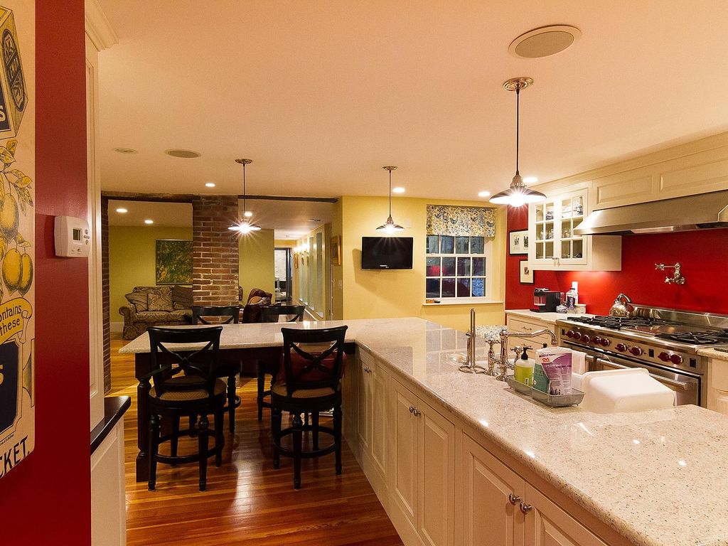 14 Chestnut St, Beacon Hill