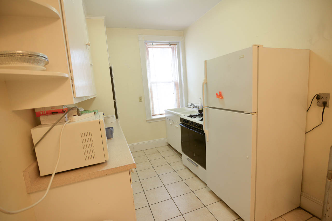 15 Parkman St, Longwood