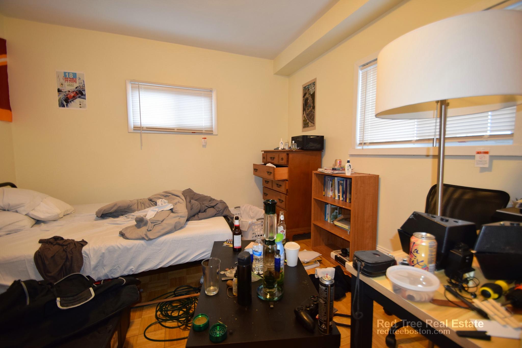 44 Pratt St, Allston