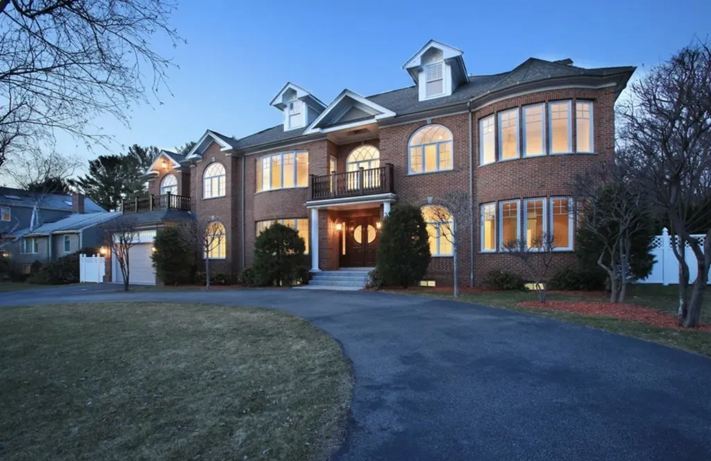 75 Woodfall Rd, Belmont