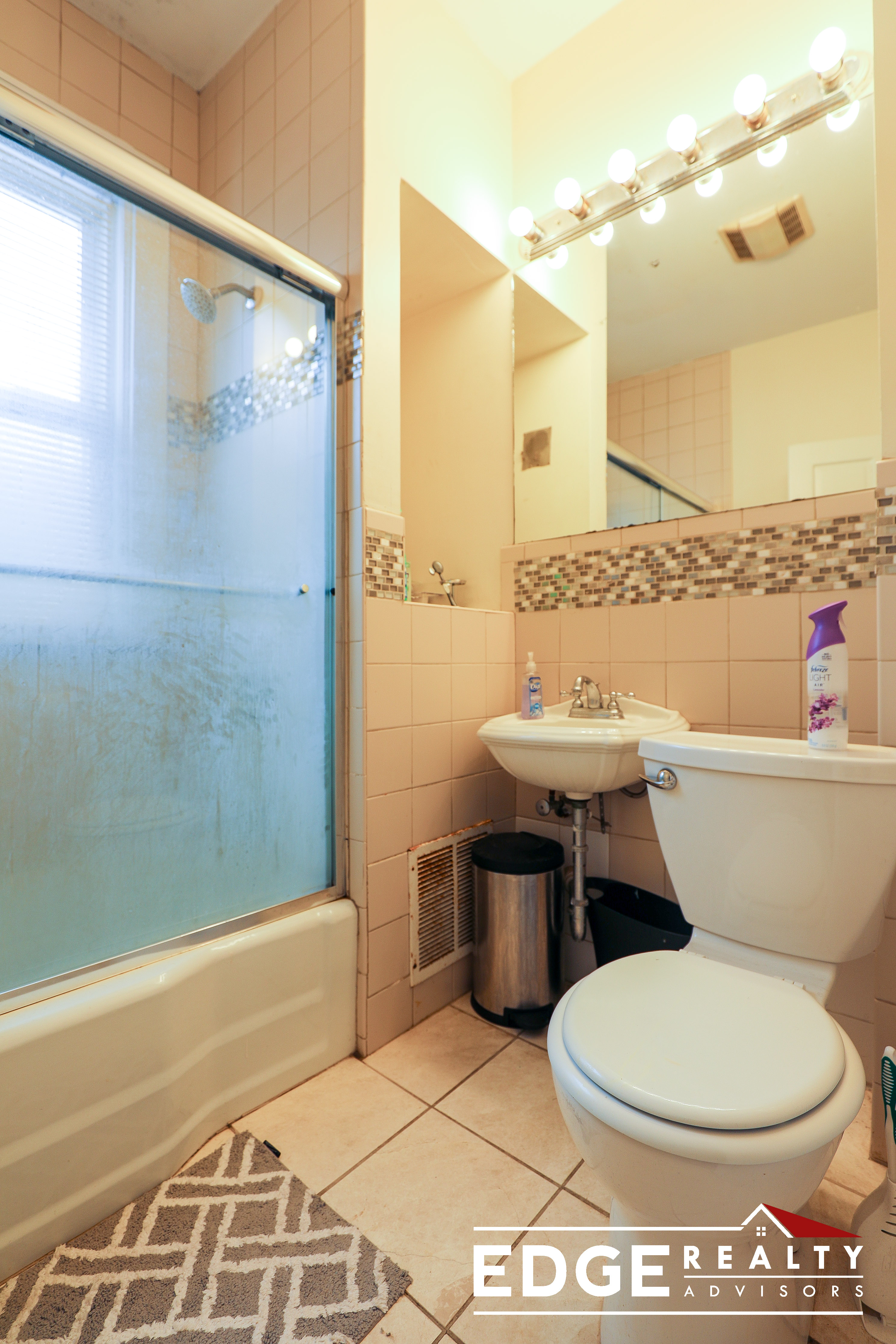 10 Woodmont St, Brighton