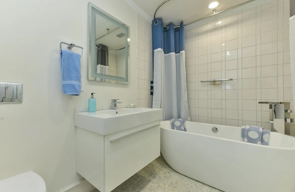 214 Beacon St, Back Bay