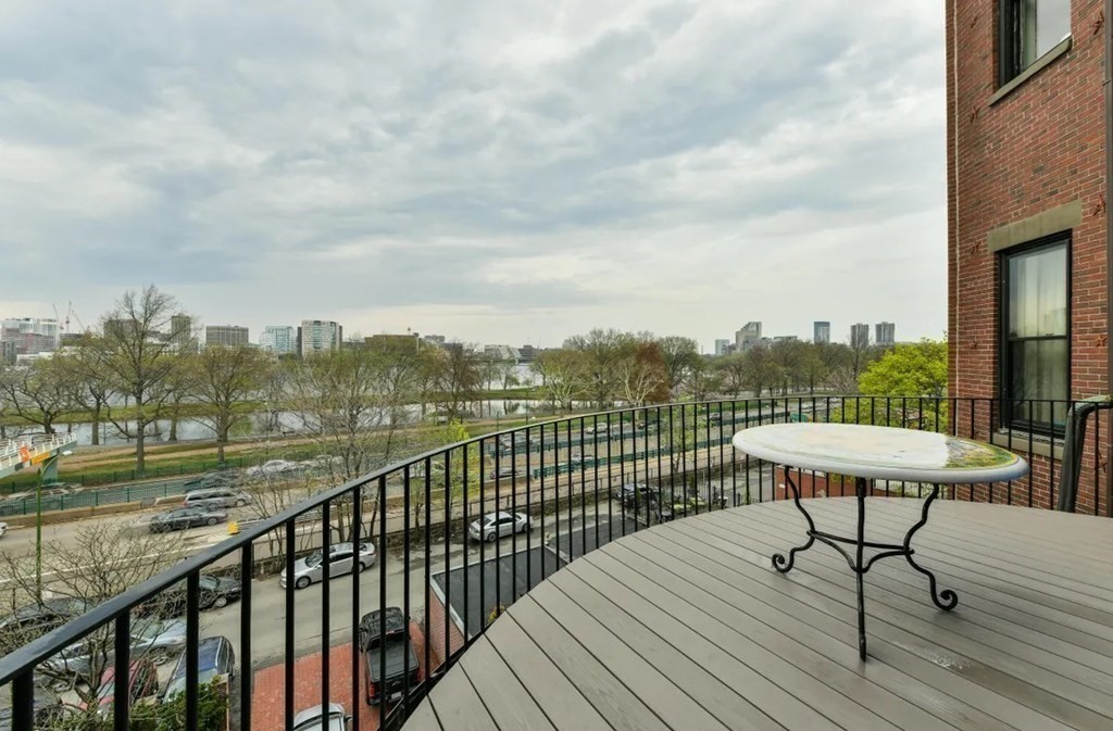 214 Beacon St, Back Bay