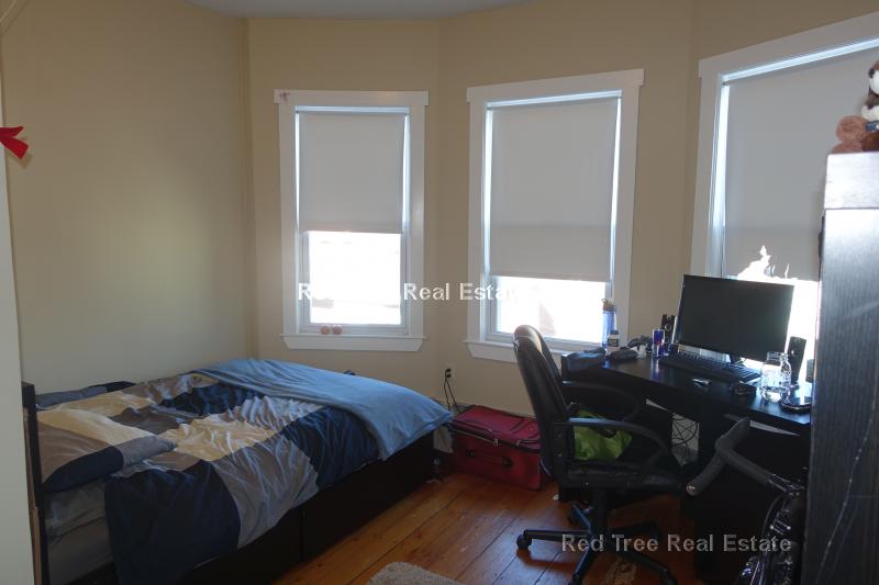 72 Hillside St, Mission Hill