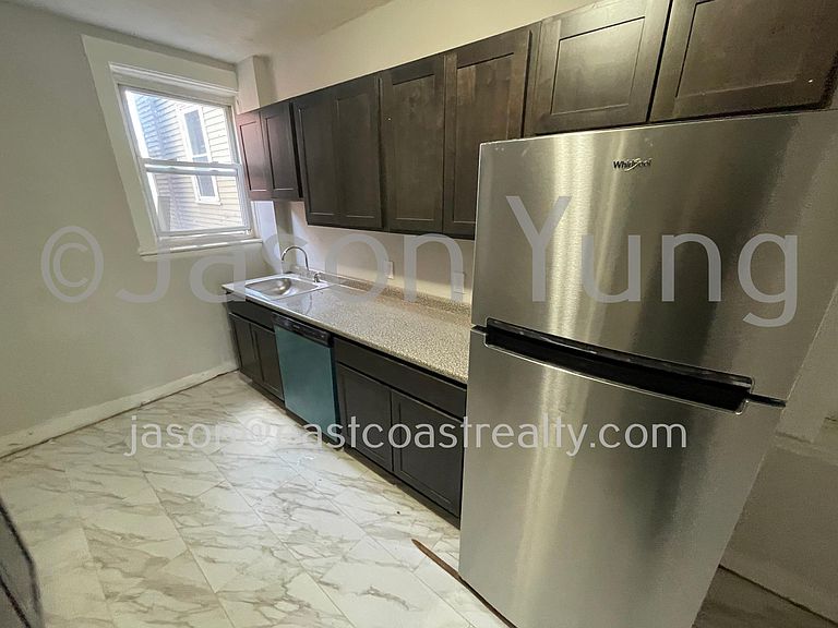 90 Cypress St, Brookline Hills