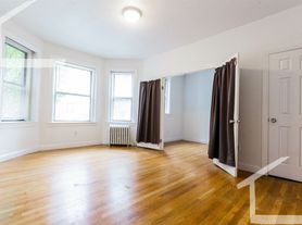 19 Peterborough St, Fenway