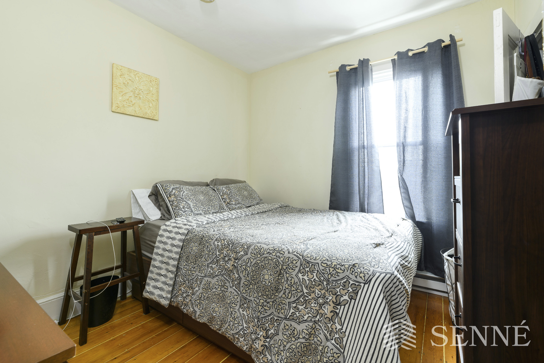 1 Hampshire Ct, Mid Cambridge