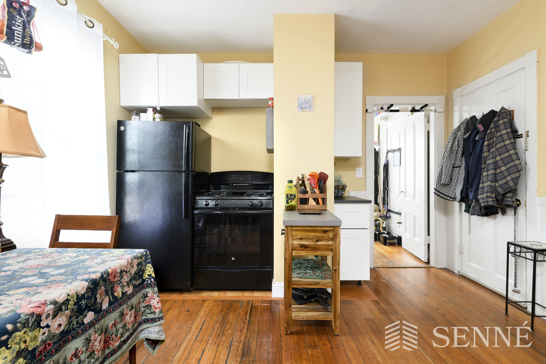 1 Hampshire Ct, Mid Cambridge