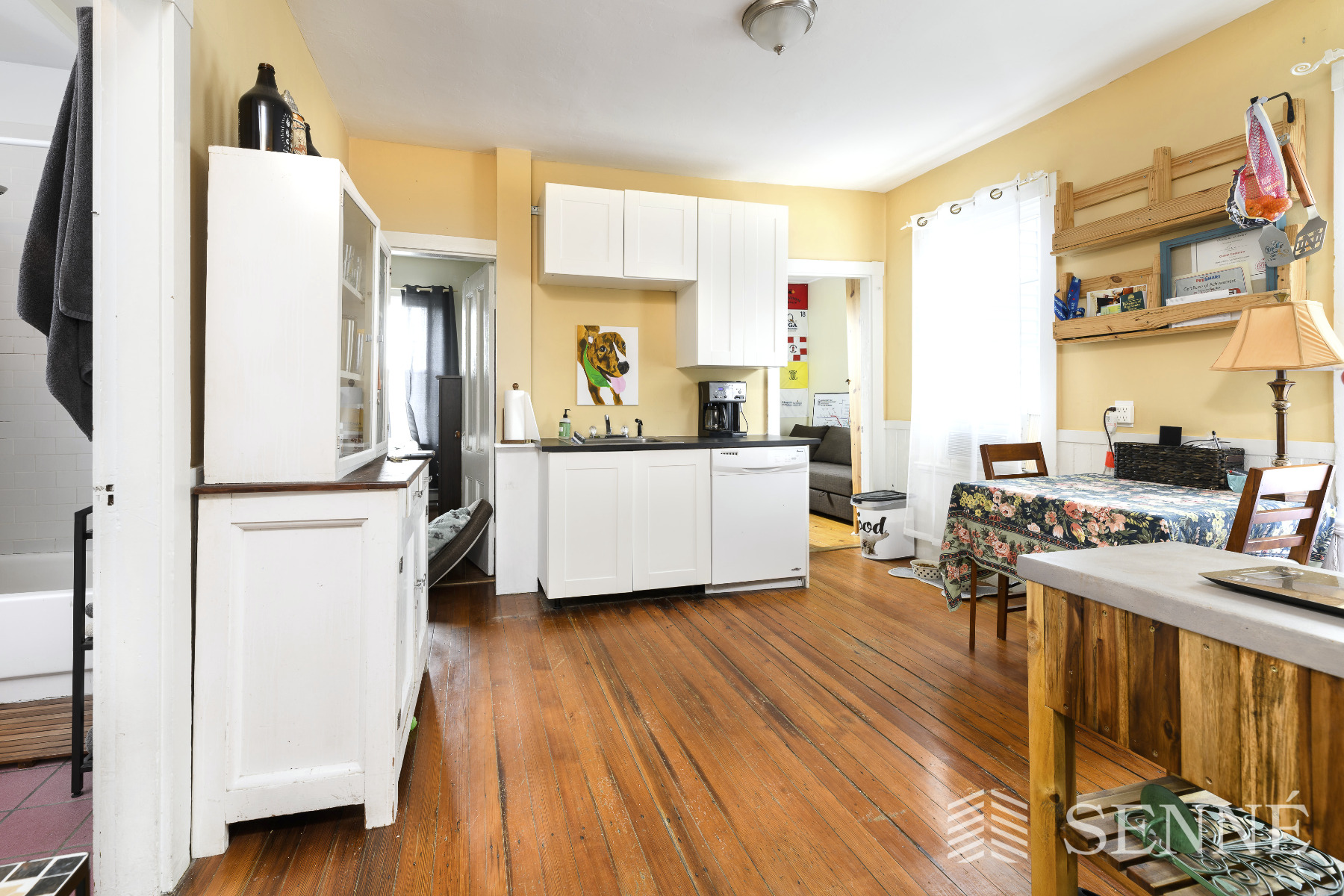 1 Hampshire Ct, Mid Cambridge