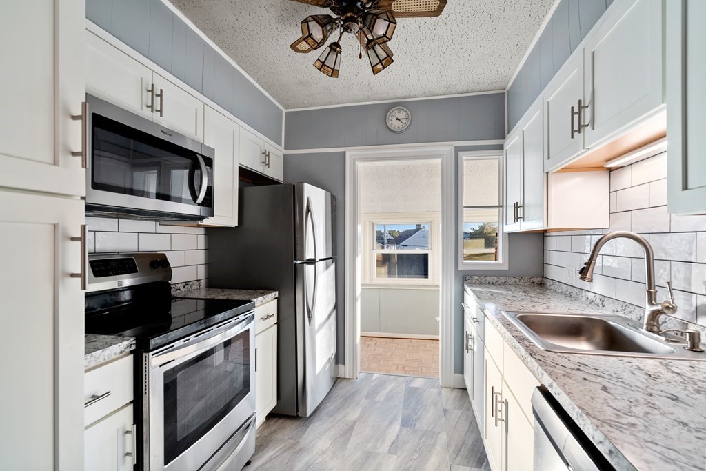 14 Windsor Rd, Medford