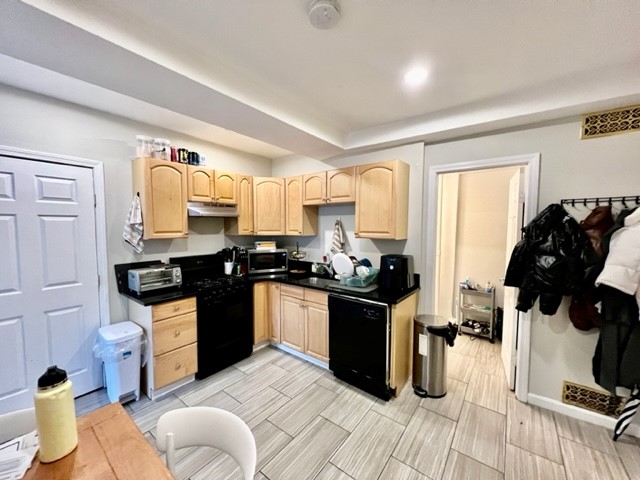 220 Hanover, North End