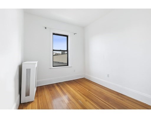 75 Burbank St, Fenway