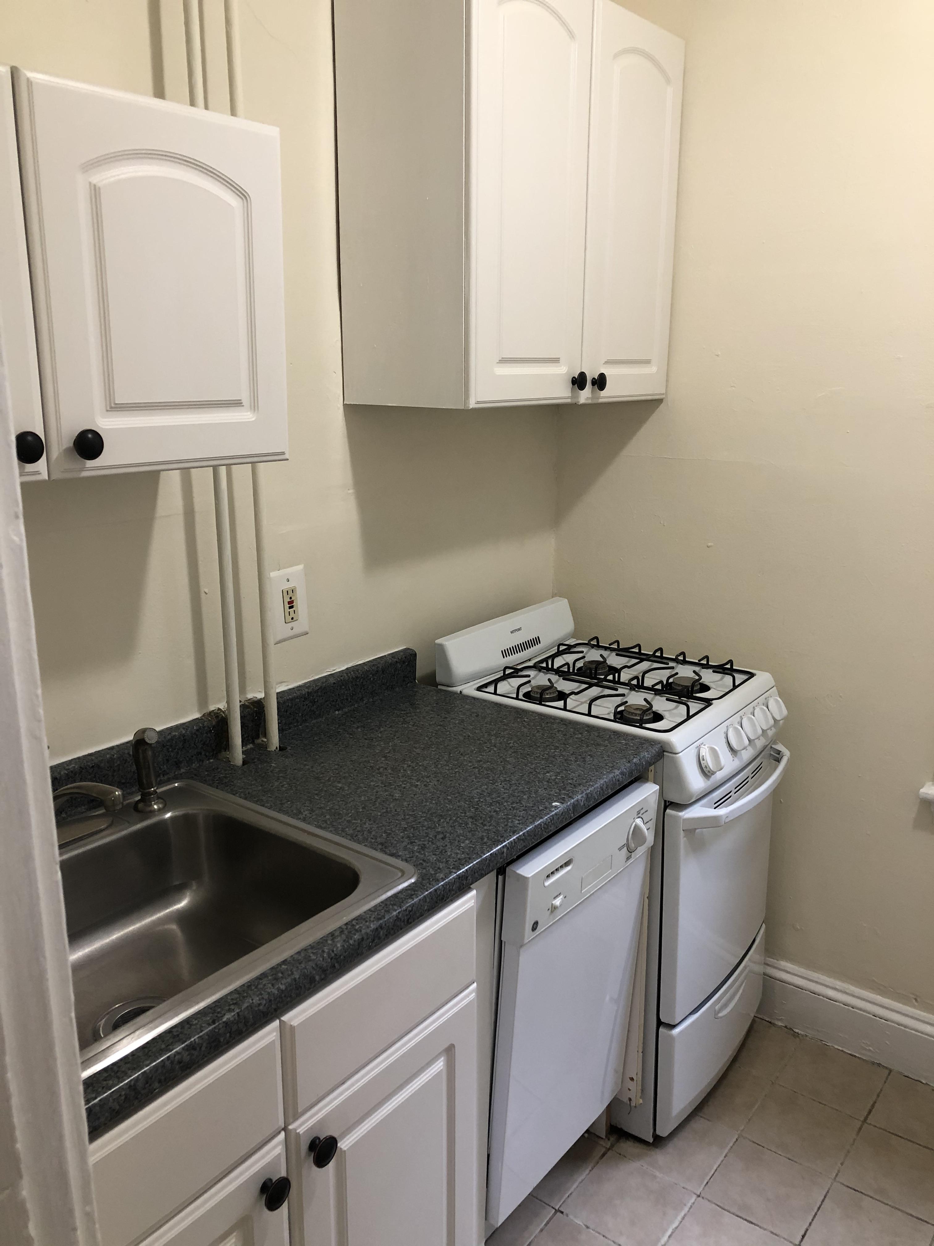 352 Riverway, Mission Hill