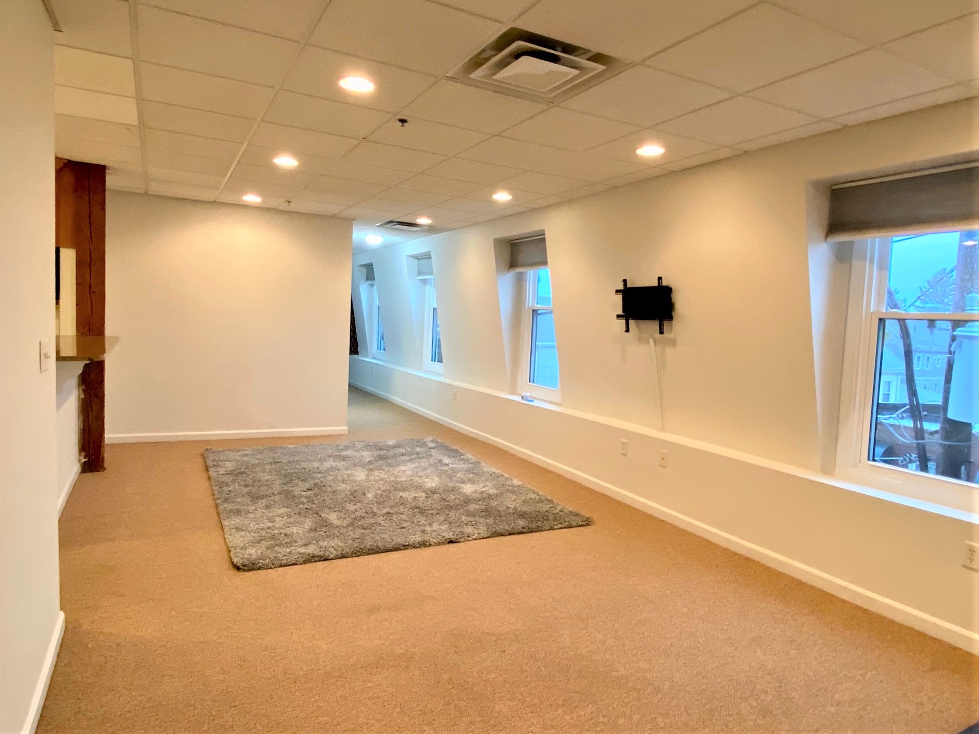 379 Main St, Medford