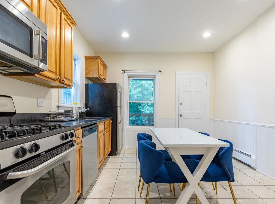 61 Hillside St, Fenway