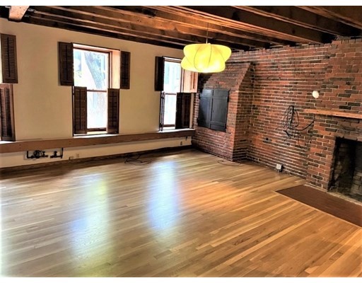 162 Commercial St, Waterfront