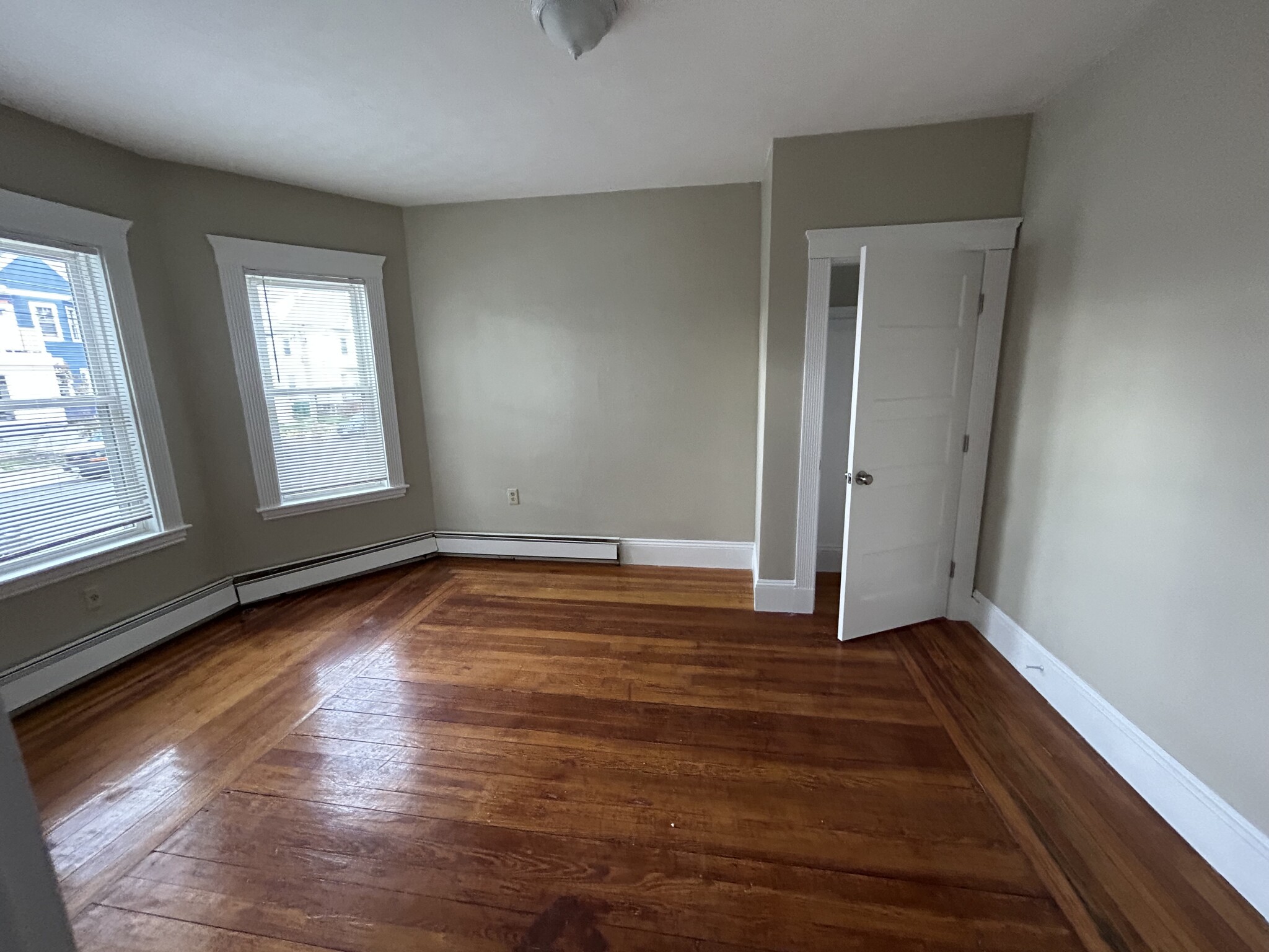 86 Medford St, Medford