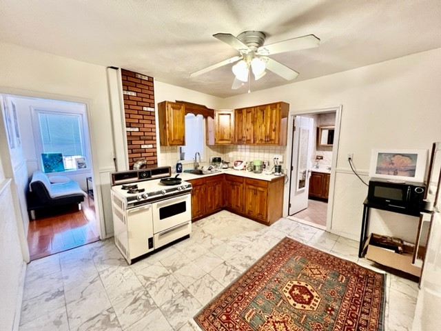 4 Garden Ct, North End