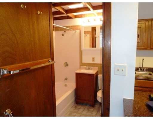 102 Queensberry St, Fenway