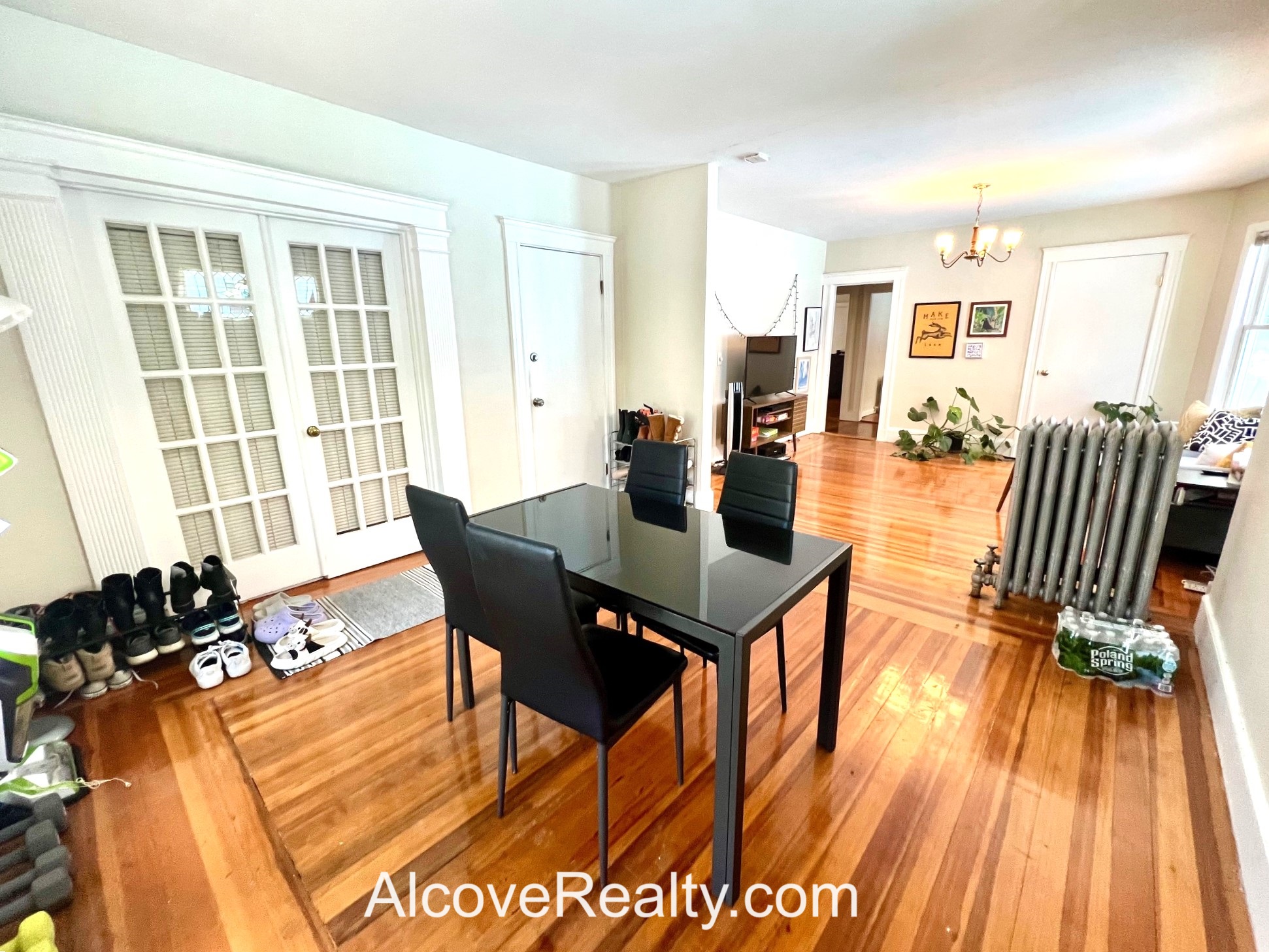 24 Burnham St, Tufts