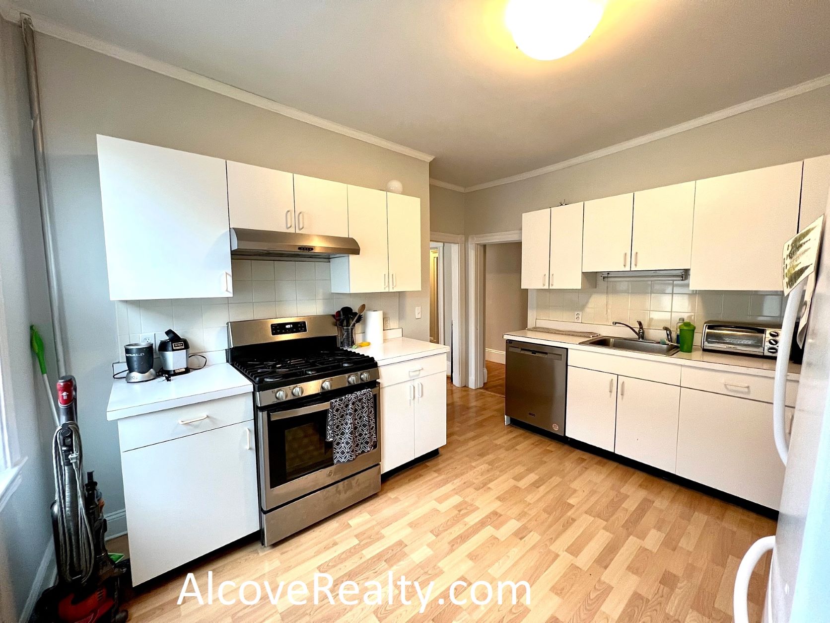 13 Farragut Ave, Teele Square