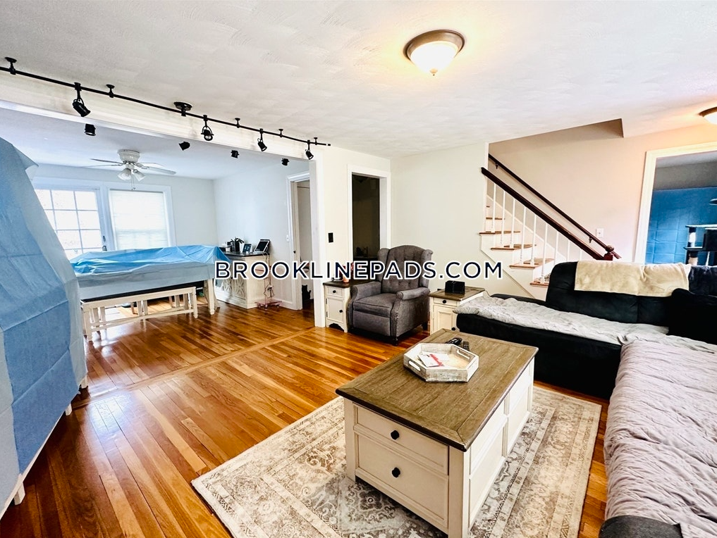 49 Hackensack Rd, Chestnut Hill