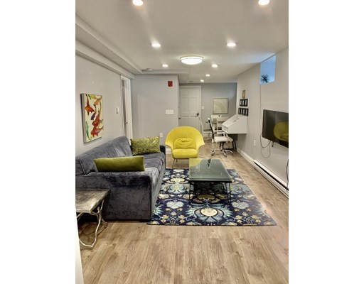 726 Metropolitan Ave, Hyde Park