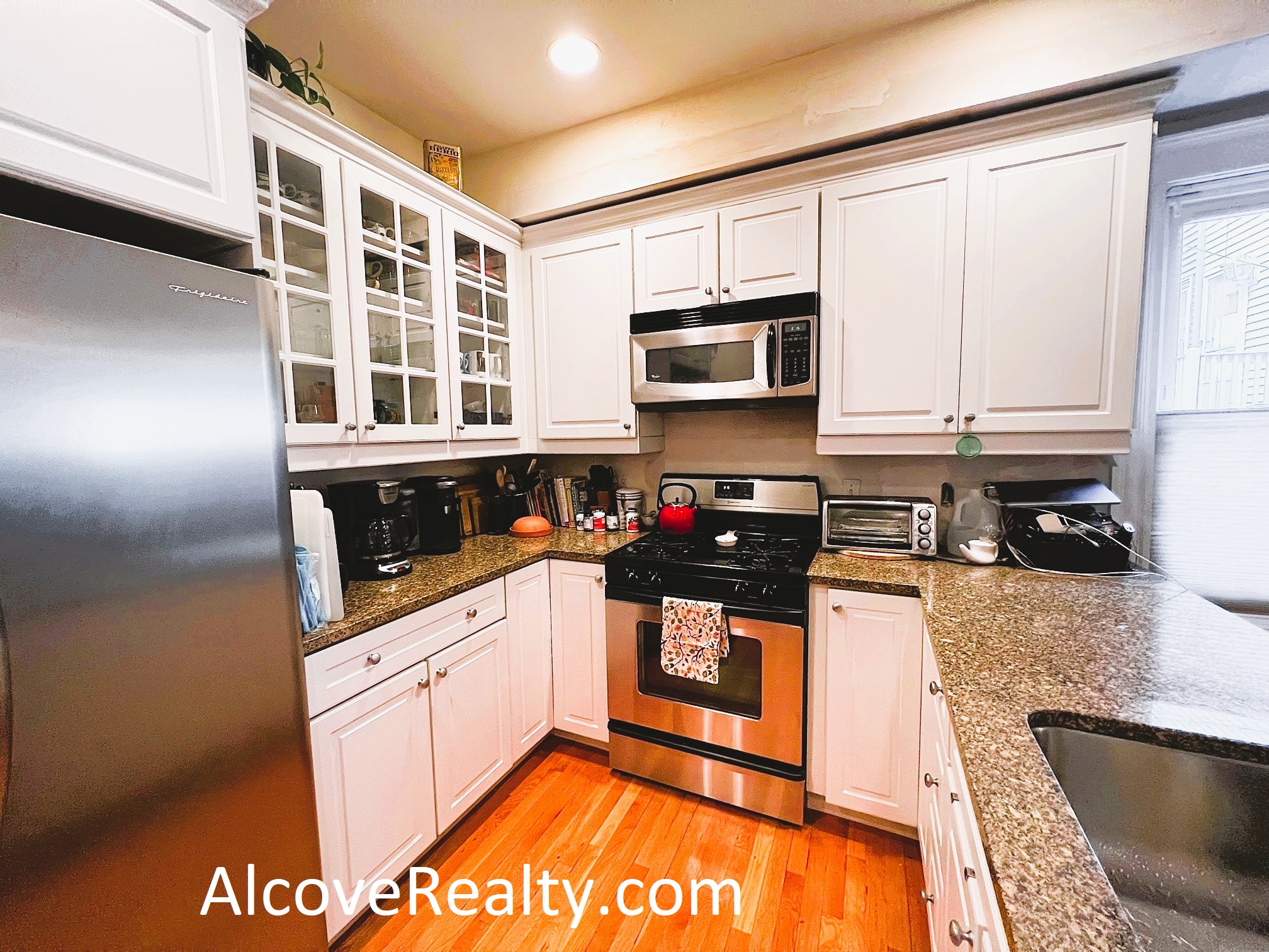 34 Aberdeen Rd, Davis Square