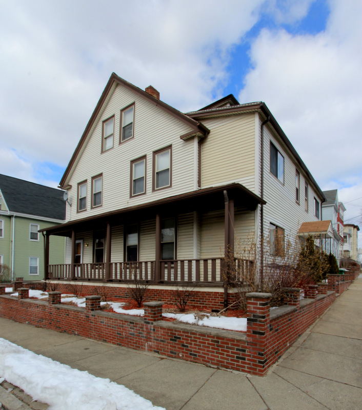 2 Sanger St, Medford