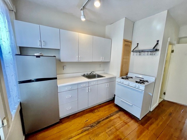 13 Charter St, North End