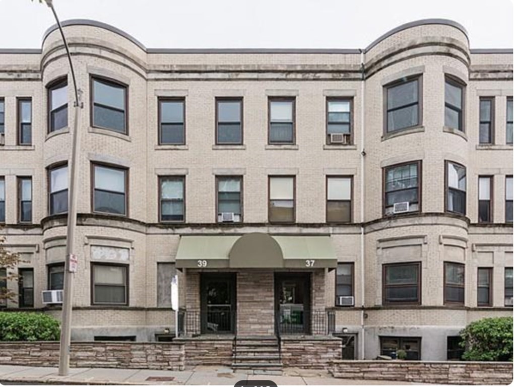 39 Saint Paul St, Coolidge Corner