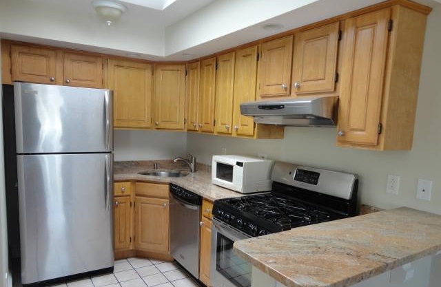 133 7th St, South Boston