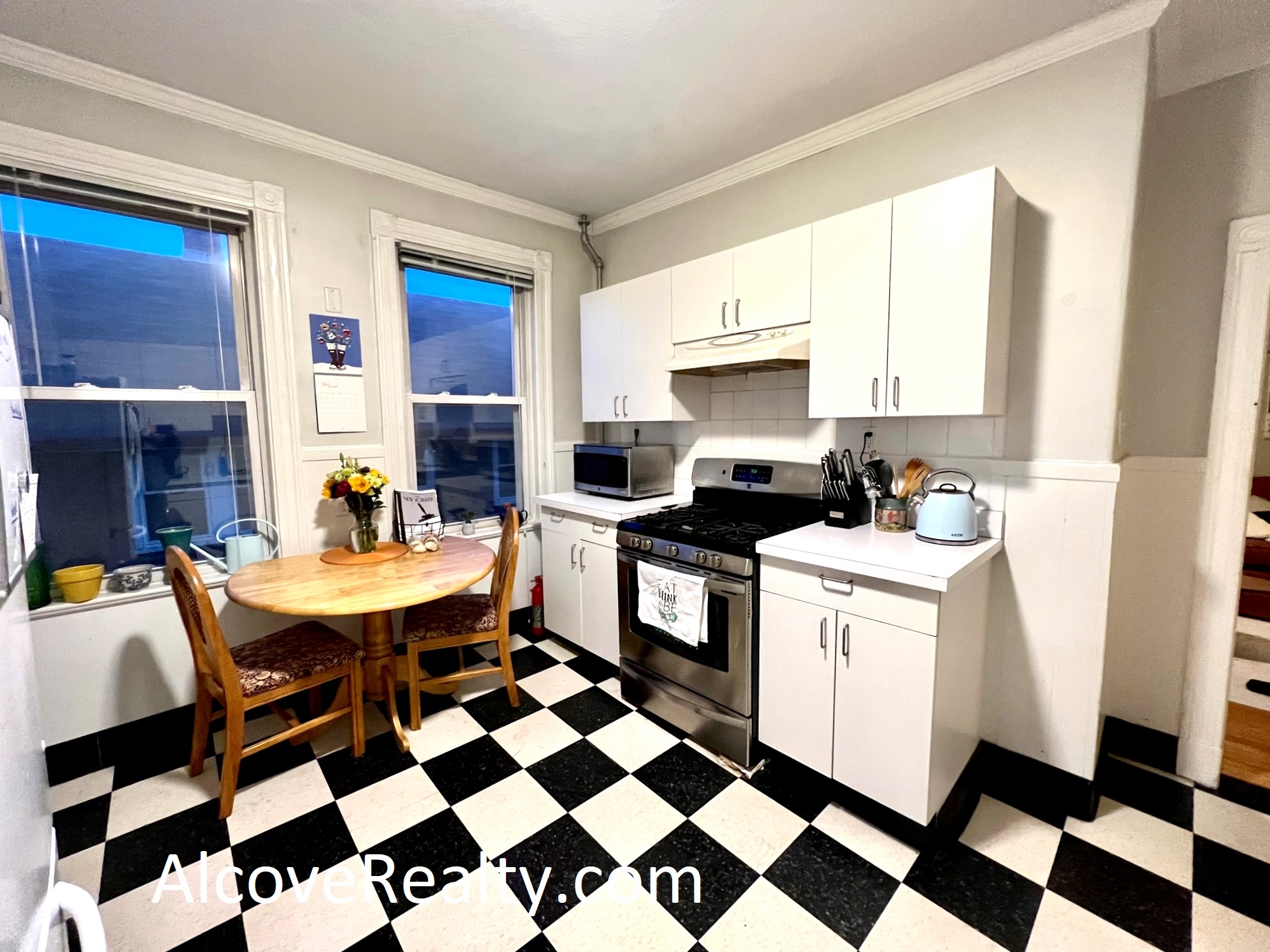 15 Farragut Ave, Teele Square