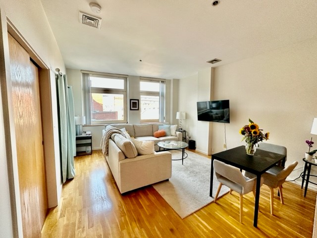 300 Commercial St, North End