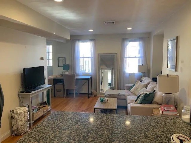 93 Endicott St, North End