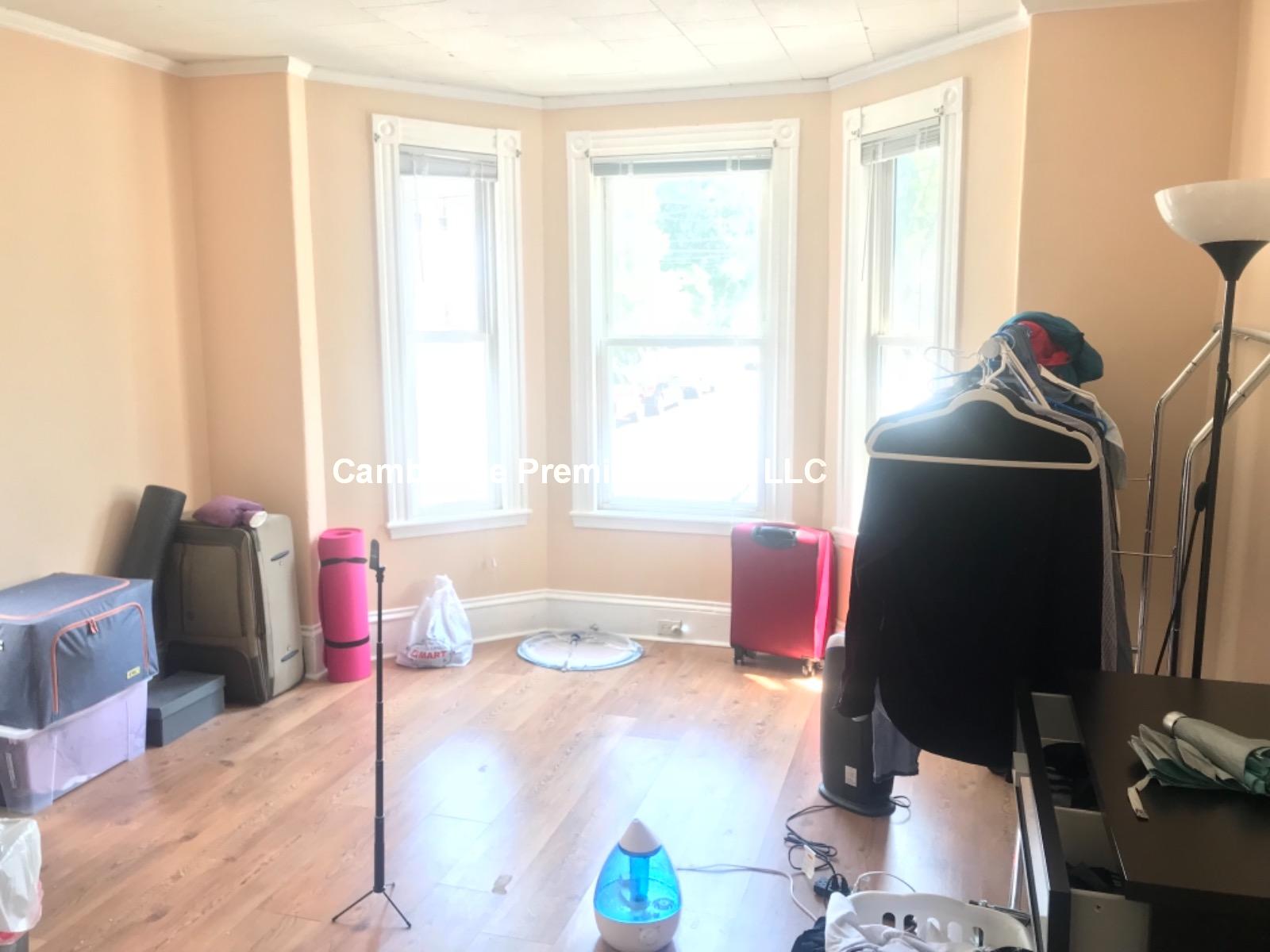 10 Wallace St, Tufts