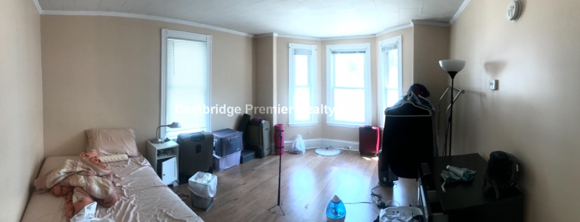 10 Wallace St, Tufts