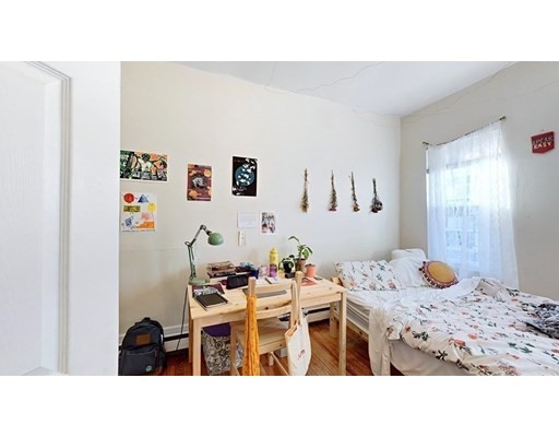 17 Chilcott Pl, Jamaica Plain