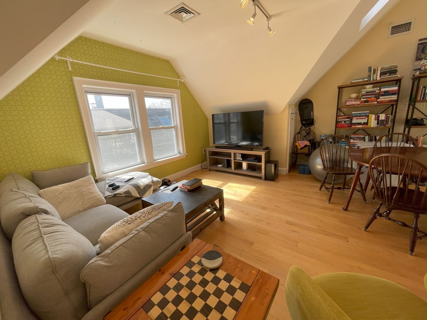 19 Chandler St, Tufts