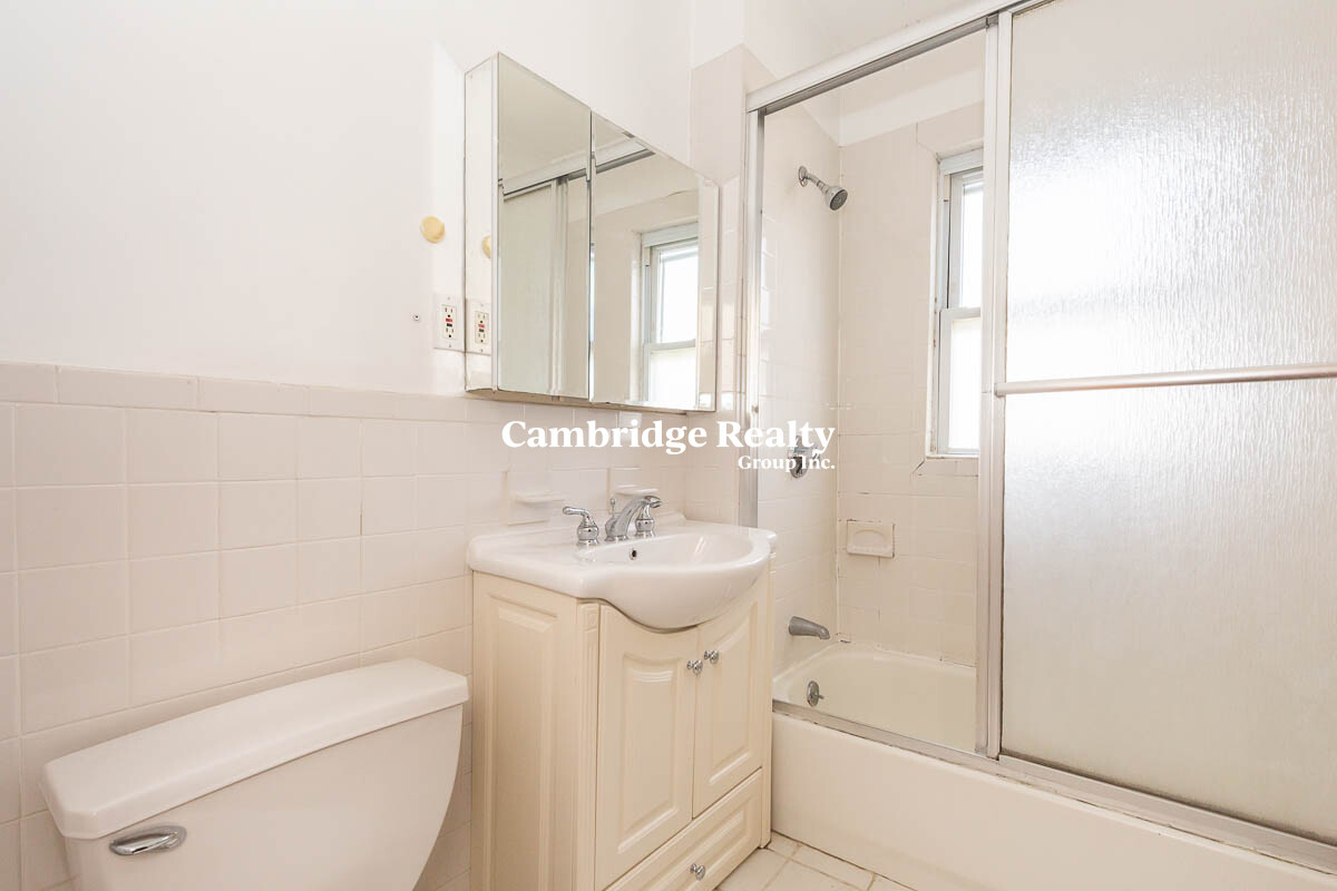 600 Broadway, Magoun Square