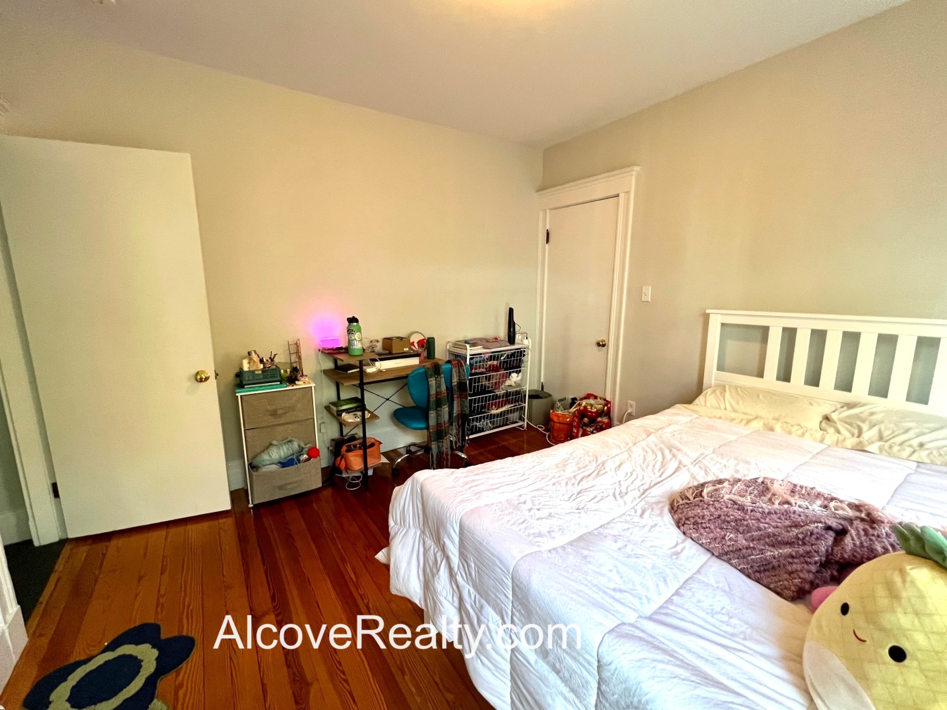 34 Leonard St, Davis Square