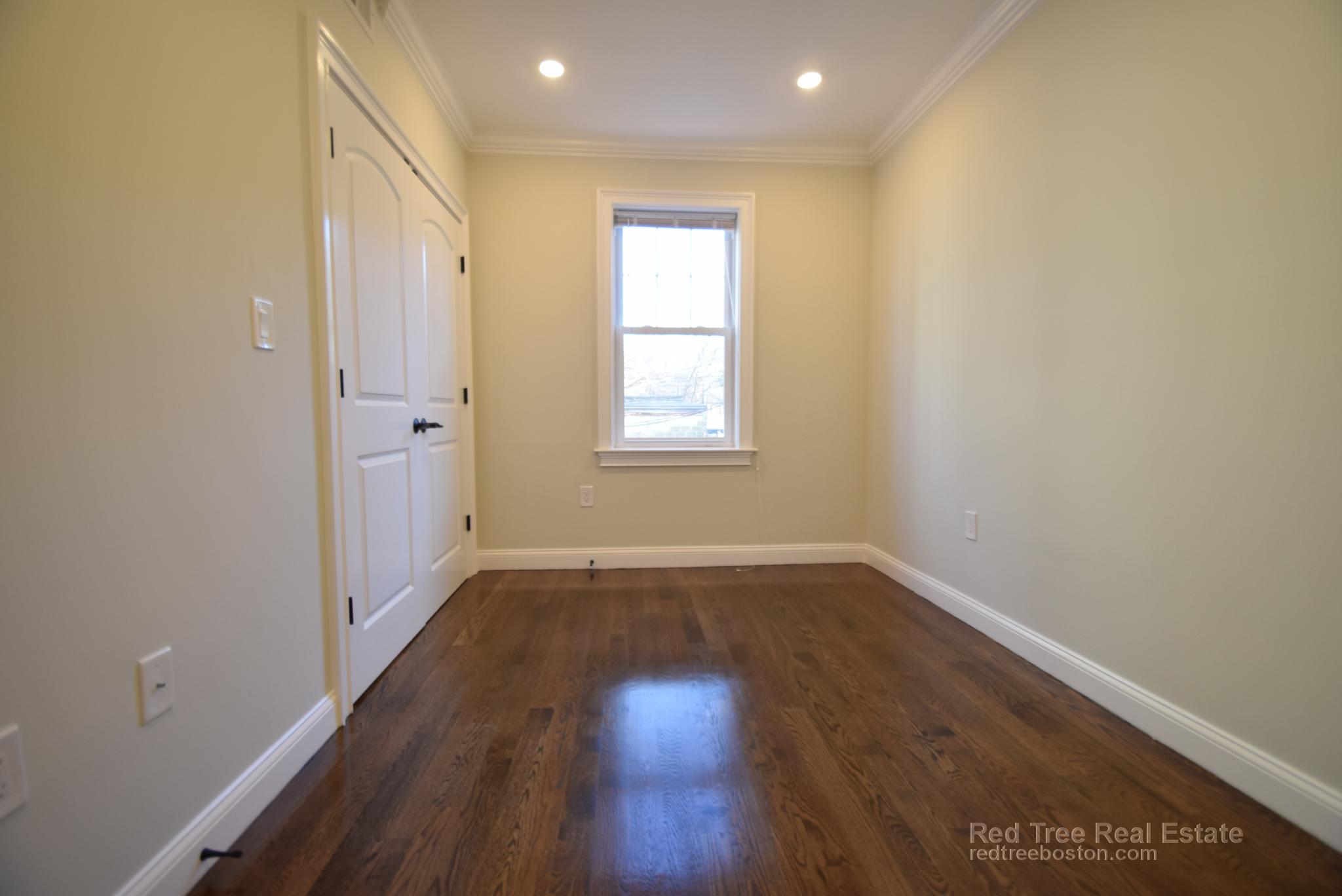 490 Washington St, Brighton