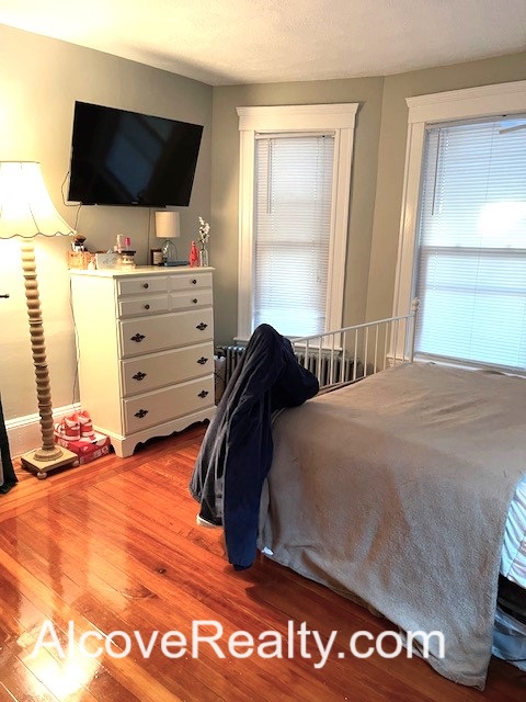 66 Simpson Ave, Tufts