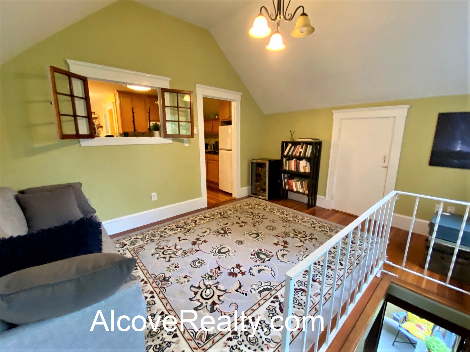 72 Powder House Boulevard, Tufts